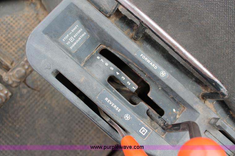 image for item H3689 1982 John Deere 4640 tractor