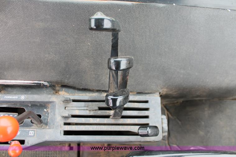 image for item H3689 1982 John Deere 4640 tractor