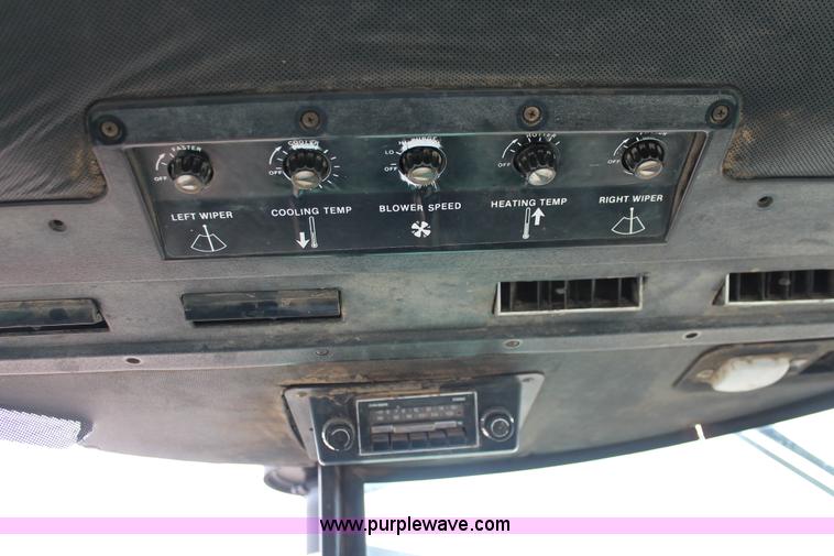 image for item H3689 1982 John Deere 4640 tractor