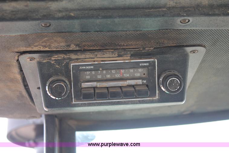 image for item H3689 1982 John Deere 4640 tractor