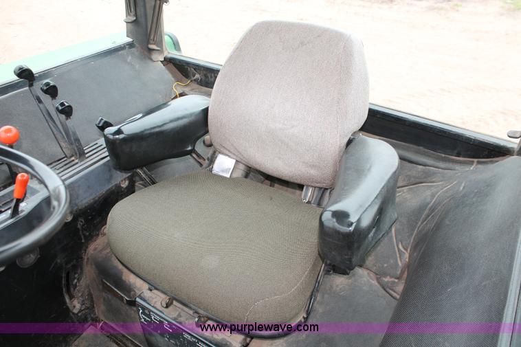 image for item H3689 1982 John Deere 4640 tractor