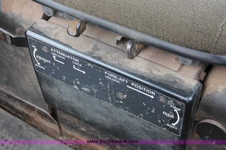 image for item H3689 1982 John Deere 4640 tractor