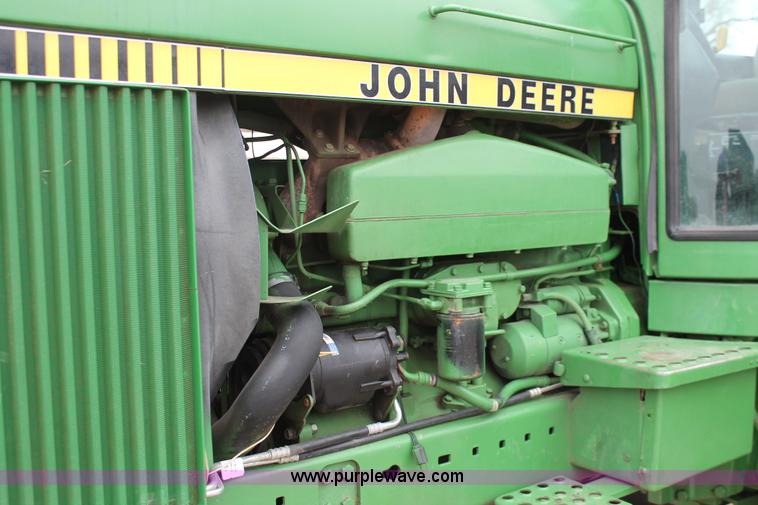 image for item H3689 1982 John Deere 4640 tractor