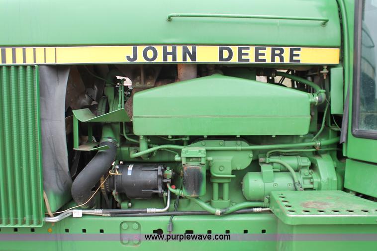 image for item H3689 1982 John Deere 4640 tractor