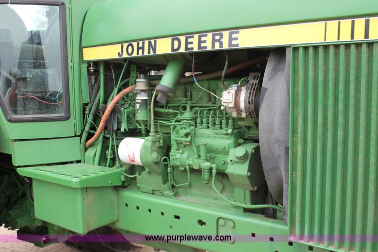 image for item H3689 1982 John Deere 4640 tractor