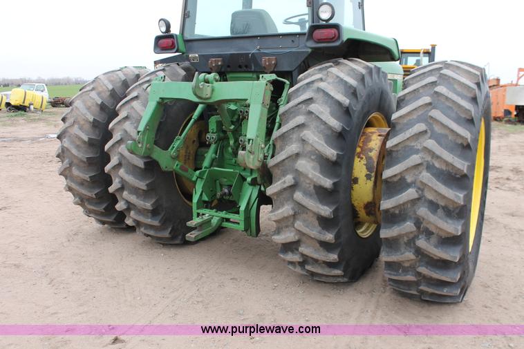 image for item H3689 1982 John Deere 4640 tractor