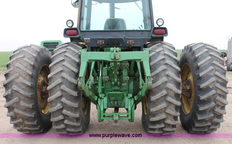 image for item H3689 1982 John Deere 4640 tractor