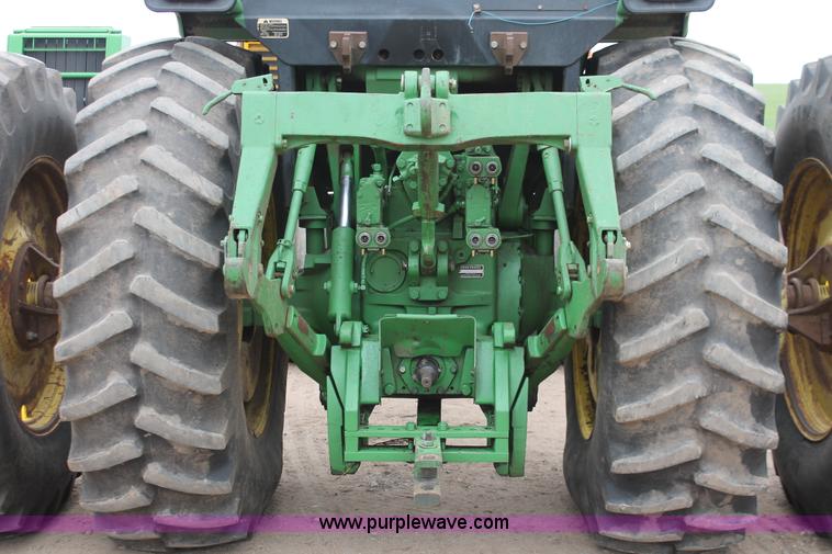 image for item H3689 1982 John Deere 4640 tractor