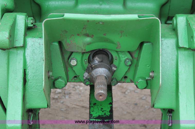 image for item H3689 1982 John Deere 4640 tractor