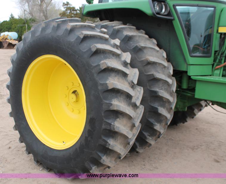 image for item H3689 1982 John Deere 4640 tractor