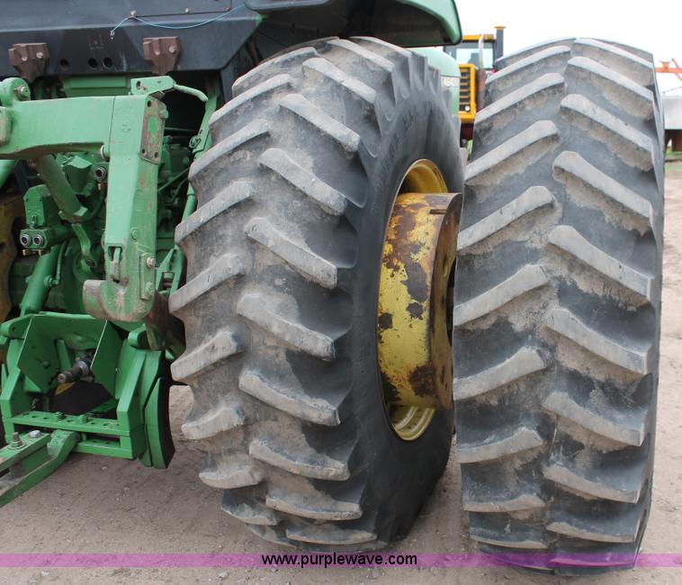 image for item H3689 1982 John Deere 4640 tractor