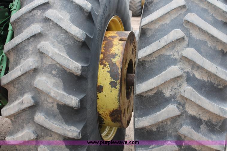 image for item H3689 1982 John Deere 4640 tractor