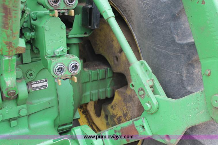 image for item H3689 1982 John Deere 4640 tractor