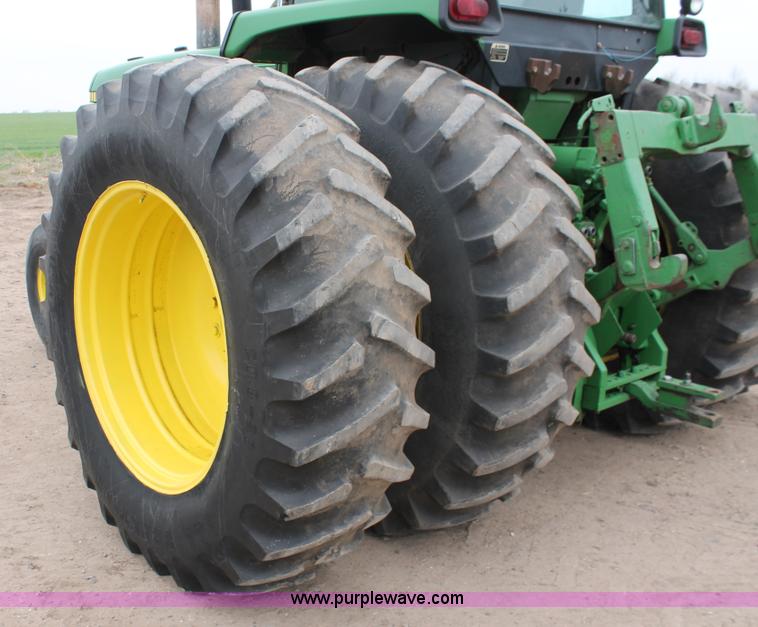 image for item H3689 1982 John Deere 4640 tractor