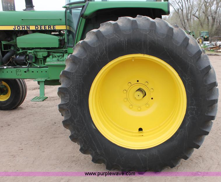 image for item H3689 1982 John Deere 4640 tractor