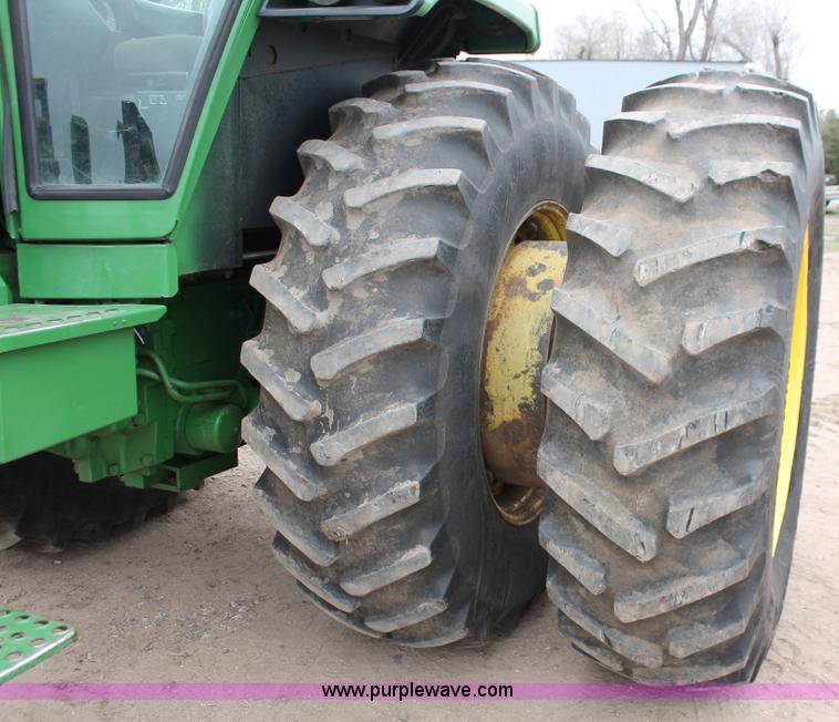 image for item H3689 1982 John Deere 4640 tractor