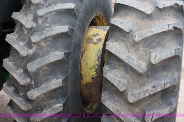 image for item H3689 1982 John Deere 4640 tractor