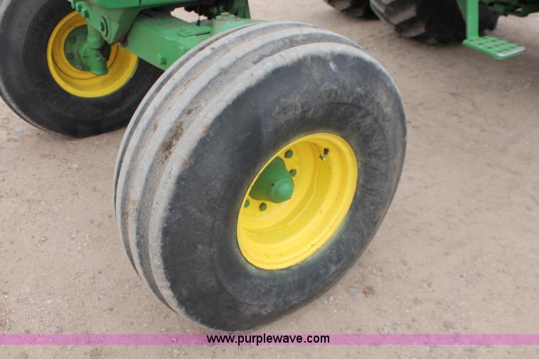 image for item H3689 1982 John Deere 4640 tractor