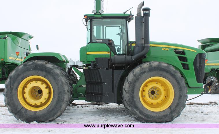image for item H3706 2009 John Deere 9530 4WD tractor