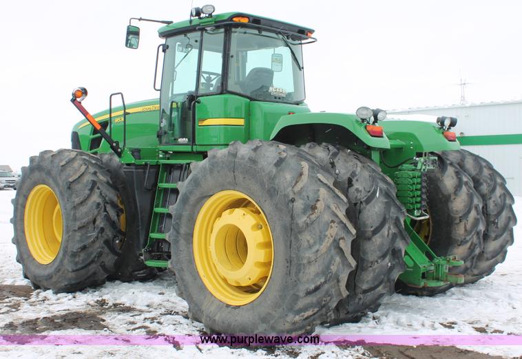 image for item H3706 2009 John Deere 9530 4WD tractor
