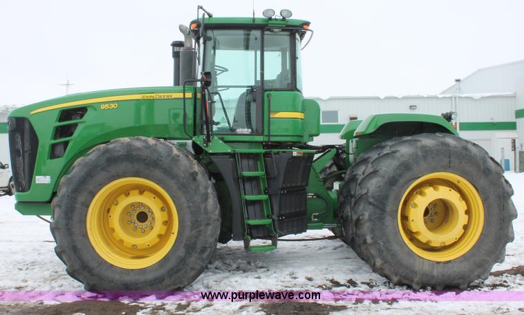 image for item H3706 2009 John Deere 9530 4WD tractor