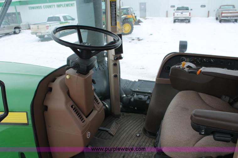 image for item H3706 2009 John Deere 9530 4WD tractor