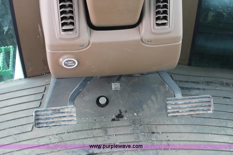 image for item H3706 2009 John Deere 9530 4WD tractor