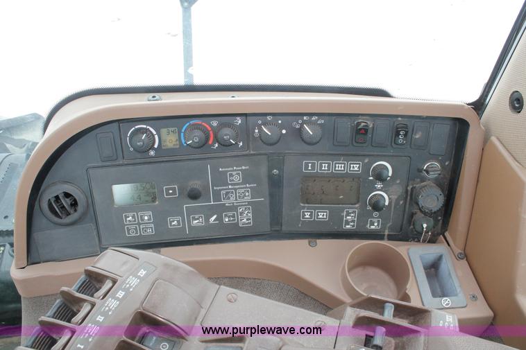 image for item H3706 2009 John Deere 9530 4WD tractor