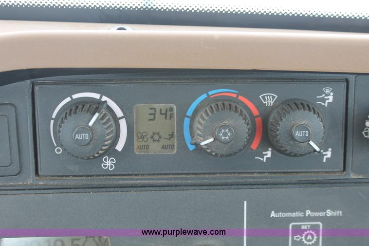 image for item H3706 2009 John Deere 9530 4WD tractor