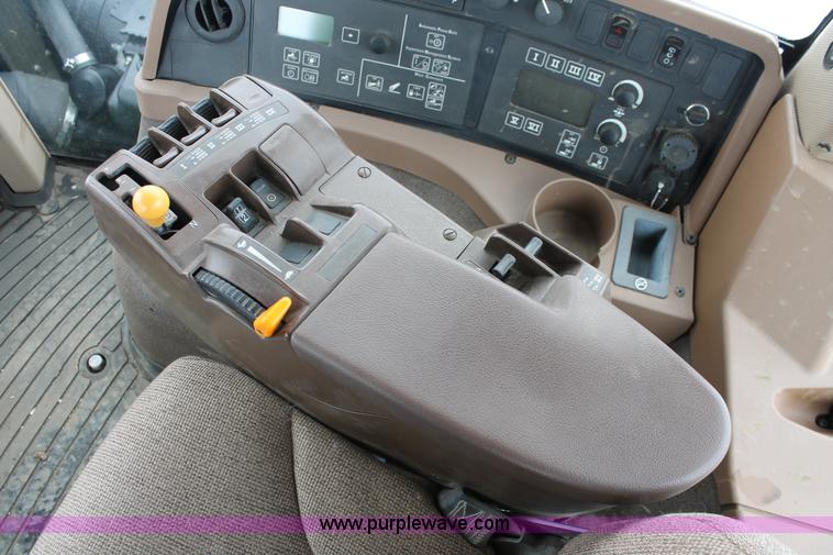 image for item H3706 2009 John Deere 9530 4WD tractor