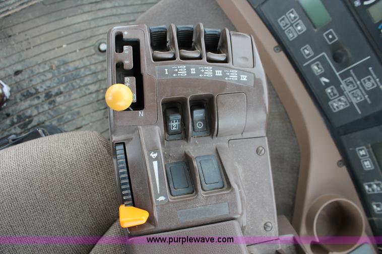 image for item H3706 2009 John Deere 9530 4WD tractor