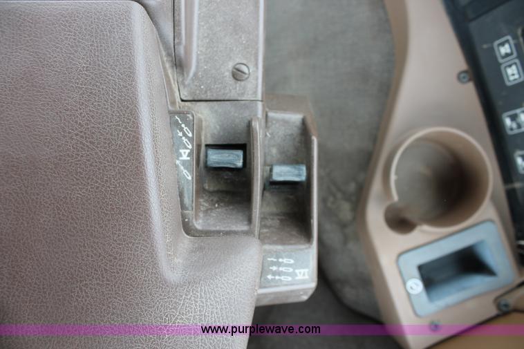 image for item H3706 2009 John Deere 9530 4WD tractor