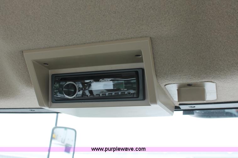 image for item H3706 2009 John Deere 9530 4WD tractor