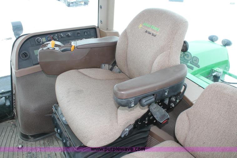 image for item H3706 2009 John Deere 9530 4WD tractor