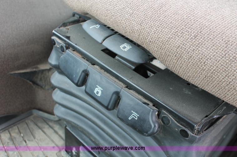 image for item H3706 2009 John Deere 9530 4WD tractor