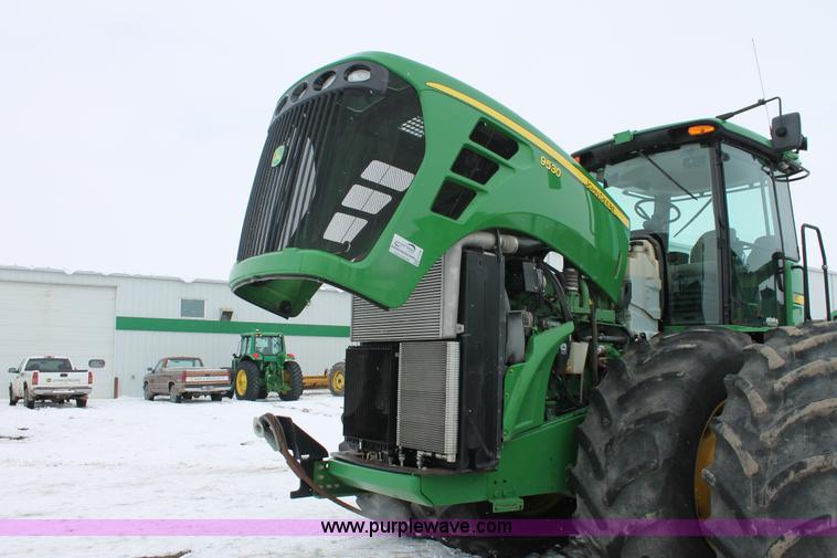 image for item H3706 2009 John Deere 9530 4WD tractor