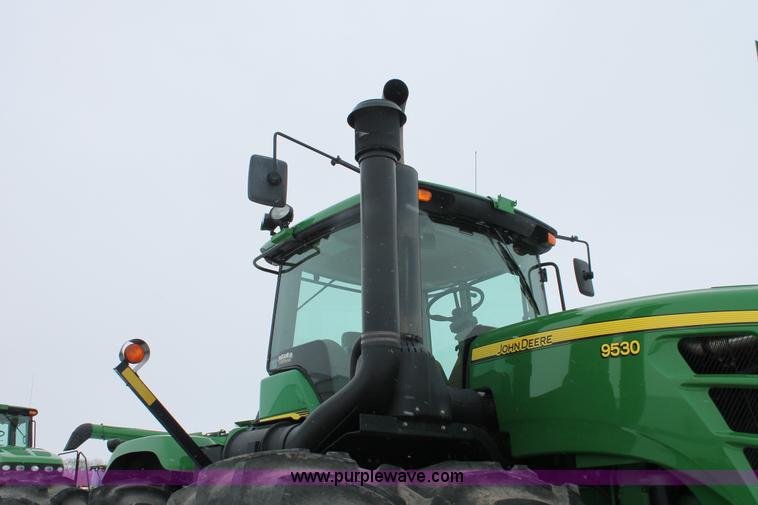 image for item H3706 2009 John Deere 9530 4WD tractor