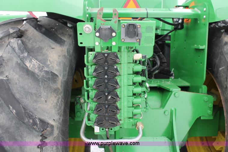 image for item H3706 2009 John Deere 9530 4WD tractor