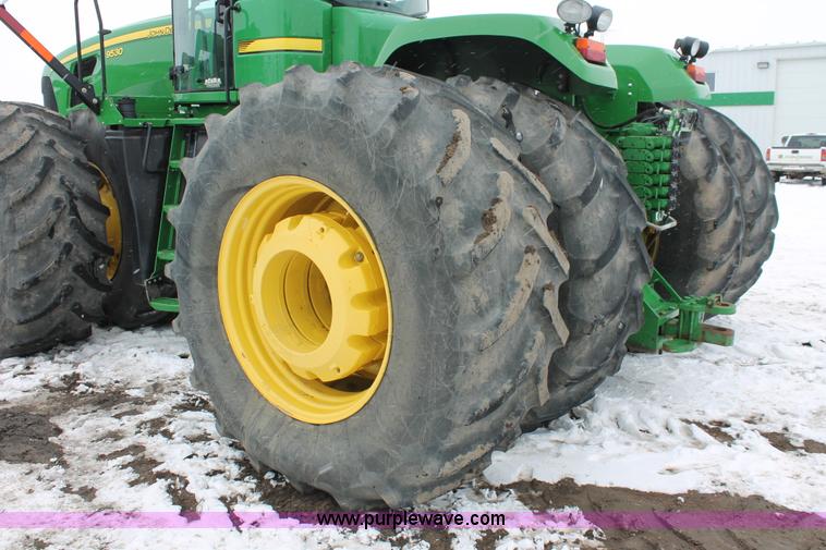 image for item H3706 2009 John Deere 9530 4WD tractor