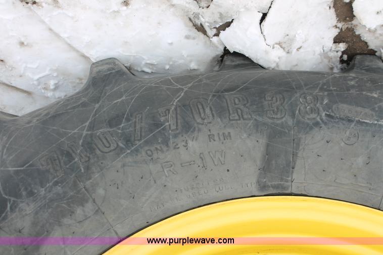 image for item H3706 2009 John Deere 9530 4WD tractor