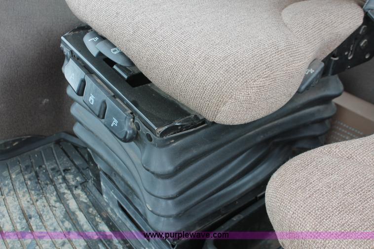 image for item H3707 2009 John Deere 9630T tractor