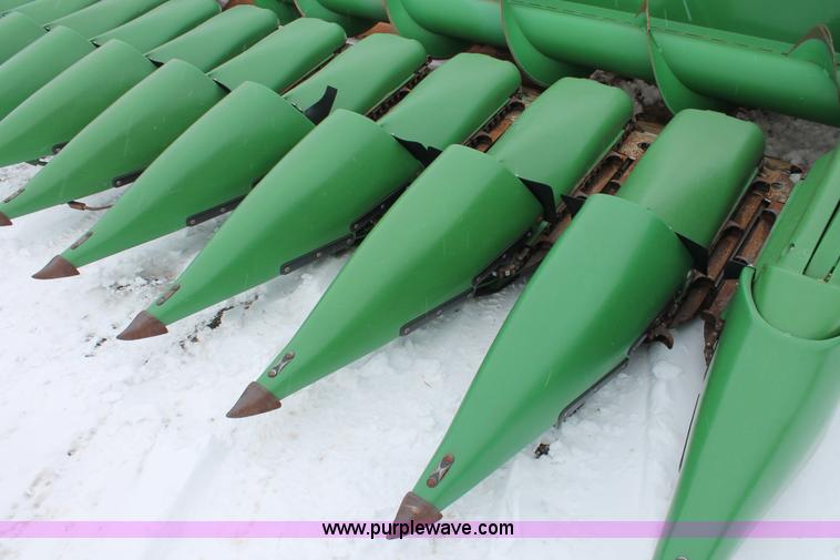 image for item H3708 2009 John Deere 612C corn head