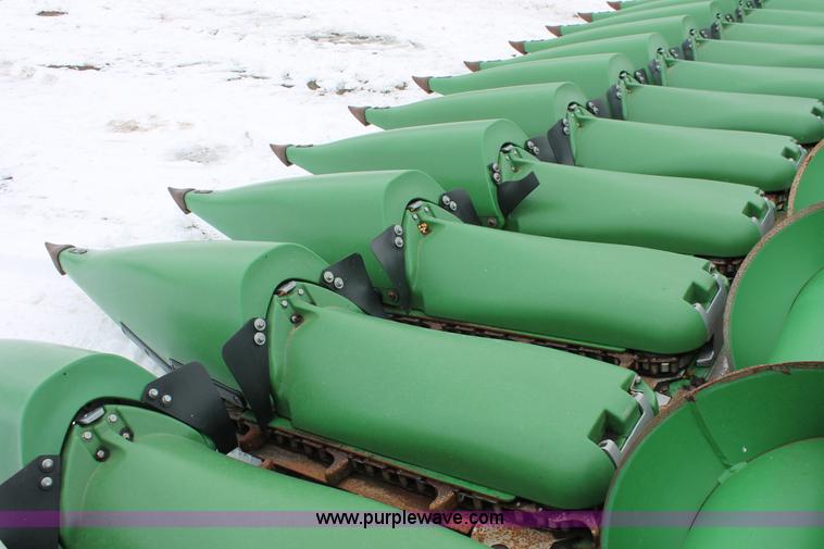 image for item H3708 2009 John Deere 612C corn head