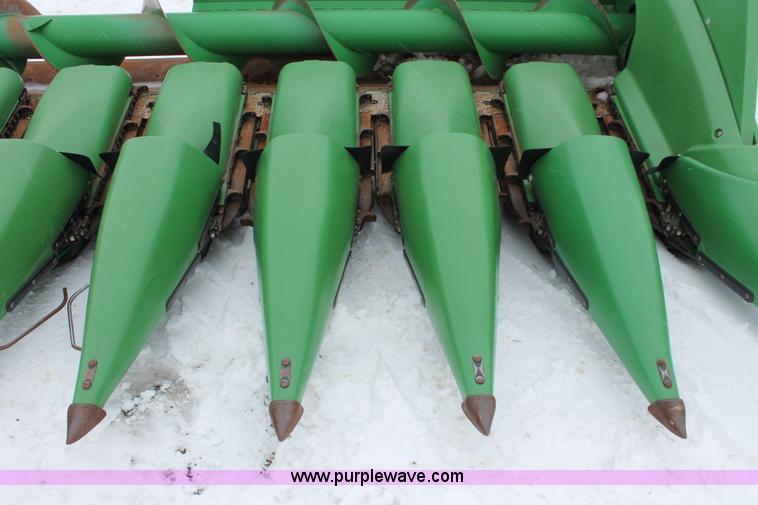 image for item H3708 2009 John Deere 612C corn head