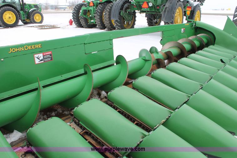 image for item H3708 2009 John Deere 612C corn head