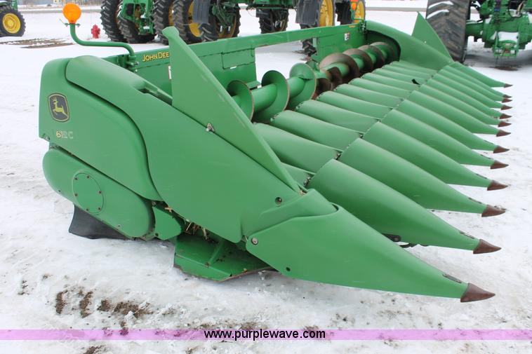 image for item H3708 2009 John Deere 612C corn head