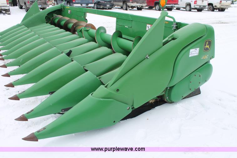 image for item H3708 2009 John Deere 612C corn head