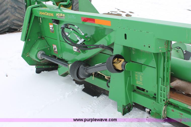 image for item H3708 2009 John Deere 612C corn head