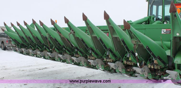 image for item H3708 2009 John Deere 612C corn head