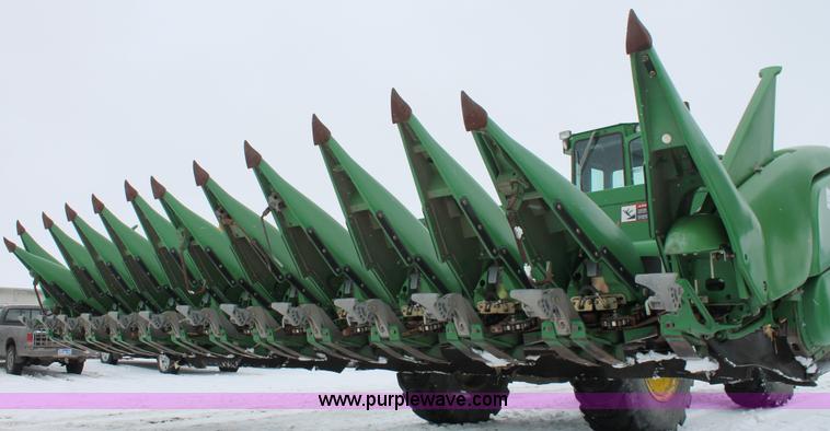 image for item H3708 2009 John Deere 612C corn head